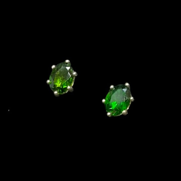 Chrome Diopside Earrings (8x6 Oval 2.39 ctw)