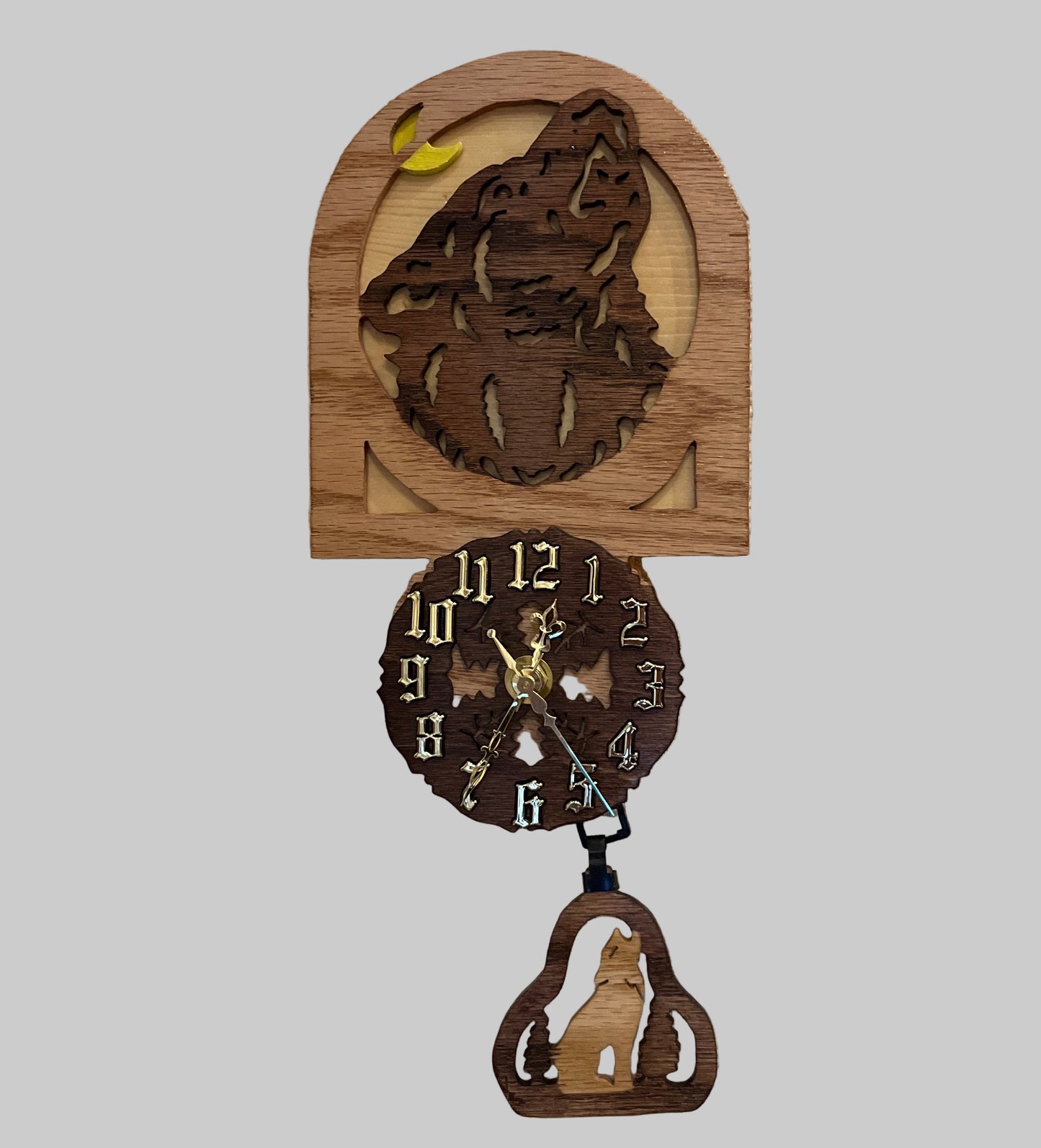Wolf Howling Pendulum Clock