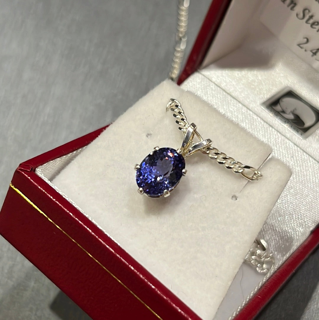 Tanzanite Pendant Oval 2.49 carat