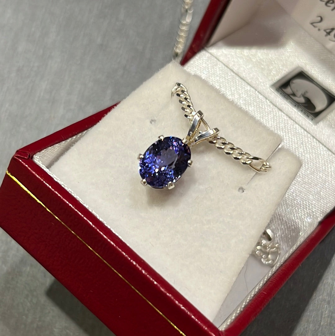 Tanzanite Pendant Oval 2.49 carat