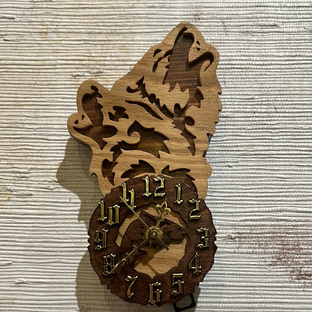 Wolves Howling Pendulum Clock