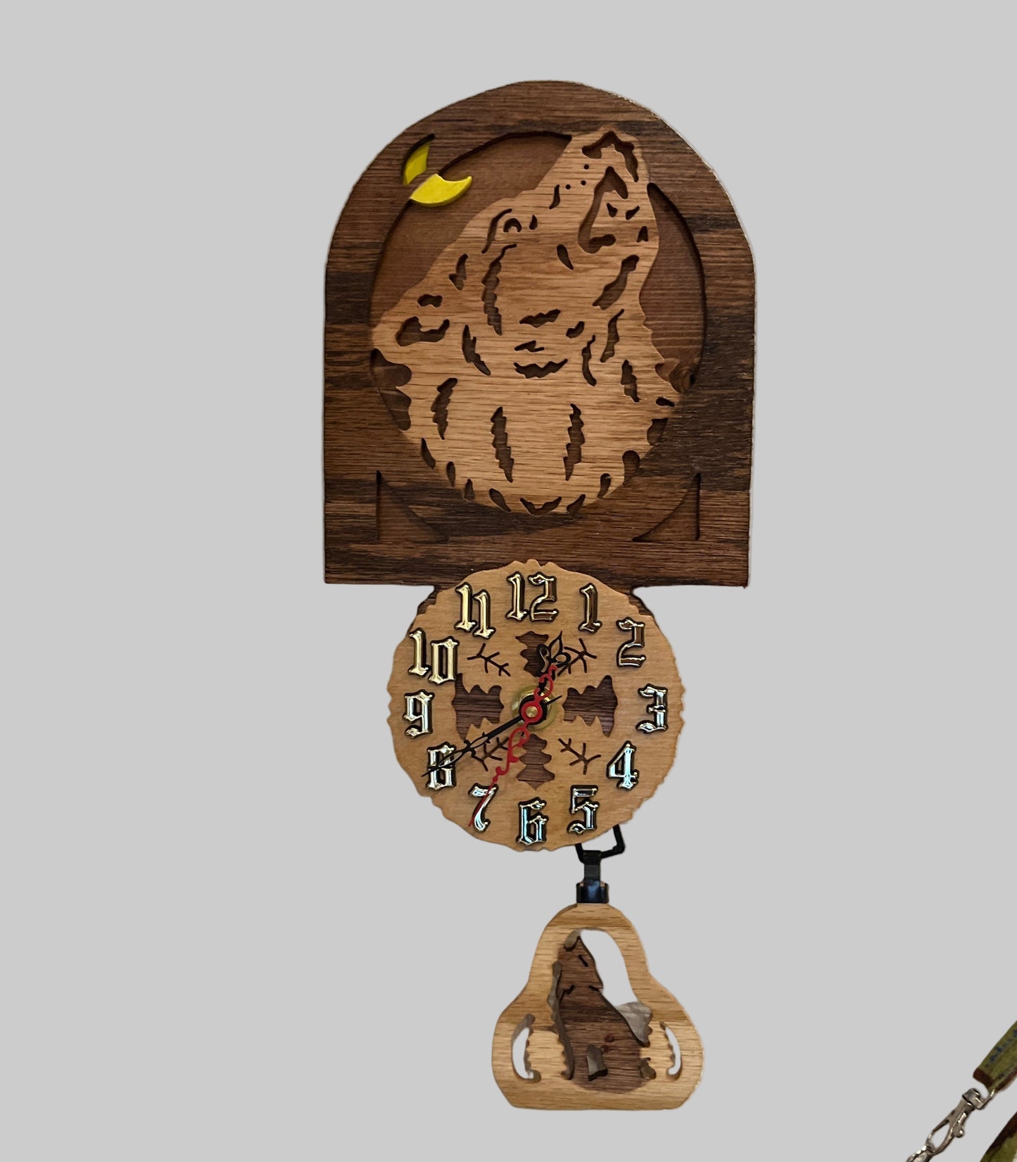 Wolf Howling Pendulum Clock