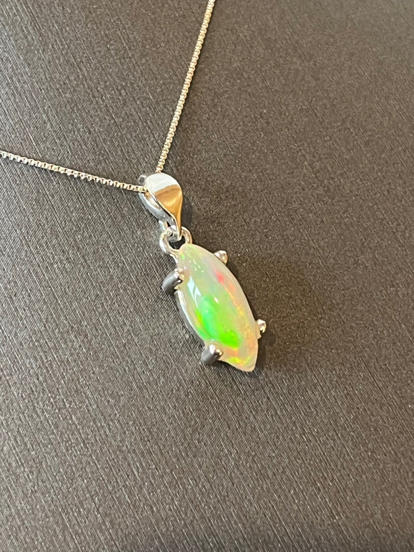 Australian Crystal Opal pendant (marquise 1.72 ct)